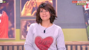La sudadera gris "Grand Coeur" de Estelle Denis en L'Équipe d'Estelle el 03.10.2019
