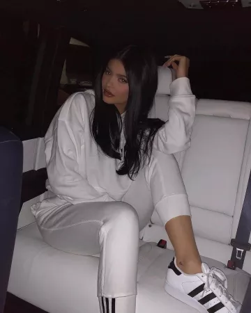Adidas Blanc 90 Hoodie, portés par Kylie Jenner Instagram le 3 octobre 2019