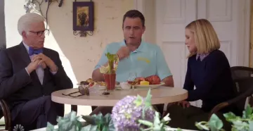 J. crew azul marino tippi liberty print collar sweater usado por Eleanor Shellstrop (Kristen Bell) en The Good Place Temporada 4 Episodio 2