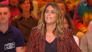 The jacket print zebra of Valerie Benaim in It is that of the tv !