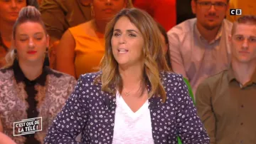 The navy jacket printed Valerie Benaim in It is that of the tv !