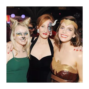Cosplay de mujeres maravilla usado por Emma Watson en la cuenta de Instagram @emmawatson