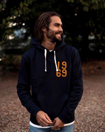 Gap Blue Hoodie 1969 usado por Nicolas Simoes en la cuenta de Instagram @nicolassimoes