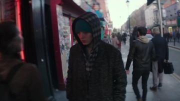 Le sweat à capuche à carreaux de Stephanie Patrick (Blake Lively) dans The Rhythm Section