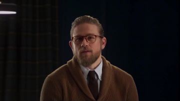 Cardigan brown wool Ray (Charlie Hunnam) in The Traveling