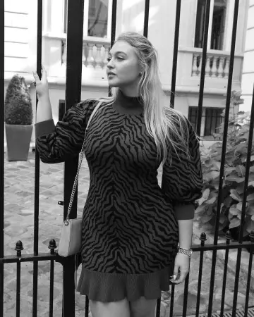 Iskra Lawrence Porn Video Tube - The Top olive worn by Iskra Lawrence on his account Instagram @iskra |  Spotern