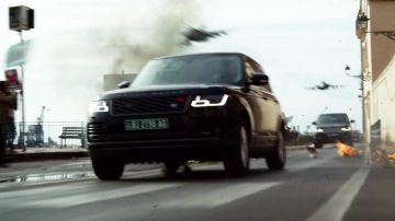 Black Range Rover as seen in 6 Underground