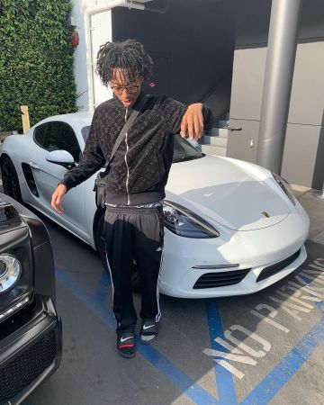 Le Jogging Noir Adidas à rayures blanches de Lil Tecca sur le compte Instagram de @liltecca