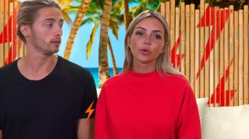 The sweater dress Fiji red Ruiz in the battle of The couples 2 Episode 24 of 26 September 2019