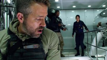 Tactical woman boots worn by Adria Arjona in 6 Underground