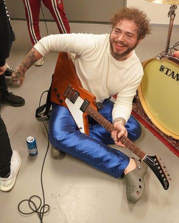 The crocs olives Post Malone on the account Instagram of @postmalone