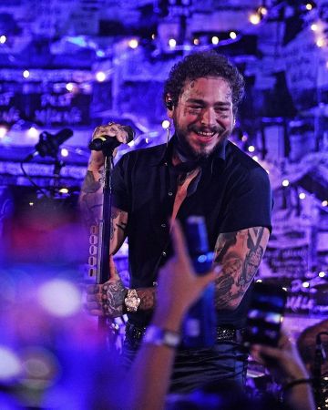 The short-sleeved Shirt, Superdry Post Malone on the account Instagram of @postmalone