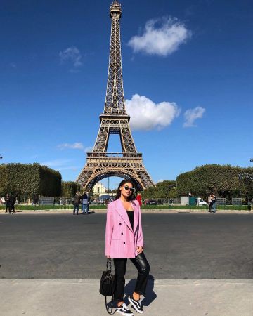 The pair of Vans Old Skool black worn by Lana Gassieva on his account Instagram @gassieva