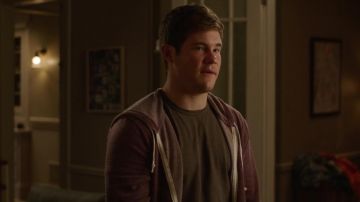 Green t-shirt worn by Phil (Adam DeVine) in Jexi