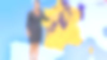 The short dress v-neck slim fit striped Virginia Hilssone in Weather of France 2 on the 06.10.2019