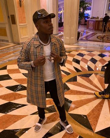Zapatillas a cuadros Burberry Brown de DaBaby en la cuenta de Instagram de @dababy