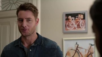 Camisa de manga larga vaquera usada por (Justin Hartley) en Jexi