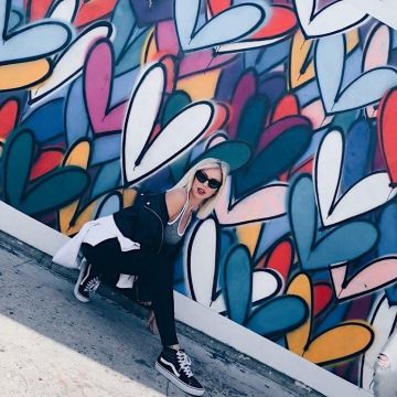 The sneakers Vans Old Skool black worn by Stephanie Clairbois on the account Instagram of @speana20 