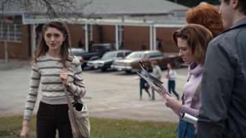 Pantalones Nancy de Nancy Wheeler Natalia Dyer en Stranger Things (S01E03)