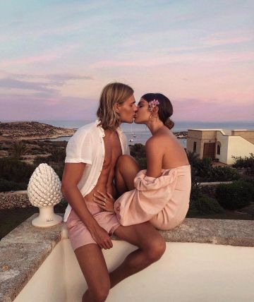 'Cherie' Blush Satin Pink Dress usado por Nima Benati en la cuenta de Instagram @nimabenati,Somewhere, 25 Augustt 2019