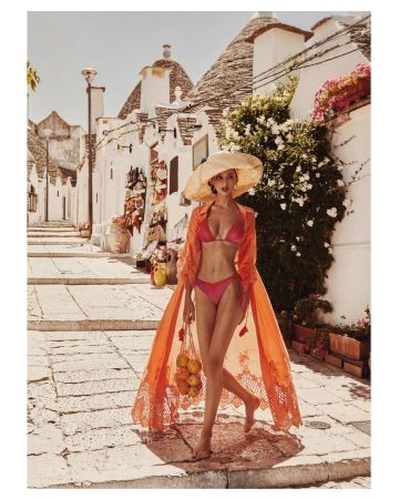 Tops de sujetador floral rosa usados por Nima Benati en la cuenta de Instagram @nimabenati 9 de julio de 2019