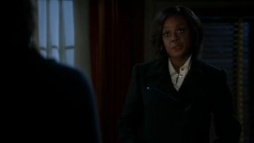 Tom Ford abrigo largo negro con cremallera usado por Annalise Keating (Viola Davis) en How to Get Away with Murder Temporada 6 Episodio 2