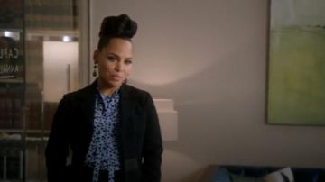No. 21 Blue Printed star blouse worn by Tegan Price (Amirah Vann) in How to Get Away with Murder Season 6 Episode 2