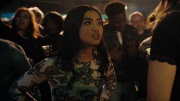 Asos Dragon gráfico impreso top de manga larga usado por Alex Portnoy (Brianne Tju) en Light as a Feather Temporada 02 Episodio 09