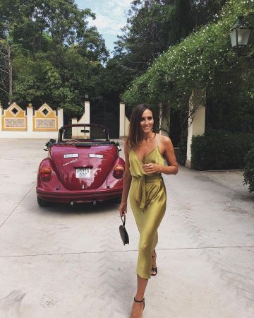 Vestido de satén de Zara usado por Inma Soria en la cuenta de Instagram @coohuco