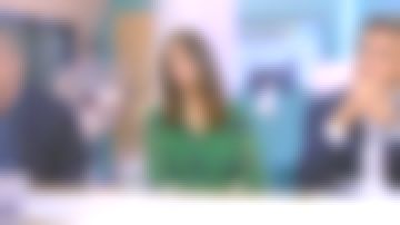 La robe midi verte émeraude à col lavallière et carreaux de Marion Ruggieri dans C à vous le 07 octobre 2019