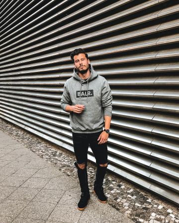 Sudadera con capucha Balr usada por Nanuk en la cuenta de Instagram @nanukboy