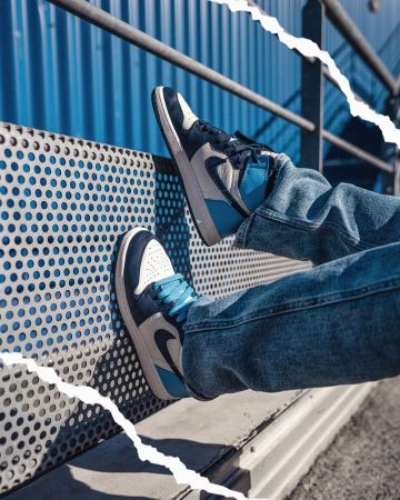 Zapatillas Nike azules usadas por Romy en la cuenta de Instagram de @romy Odysseum 4 de septiembre de 2019