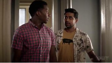 Prana Road Hog Compagnon de Té porté par Rakesh (Suraj Sharma) en Dieu demande d'ami Me Saison 2 Episode 2