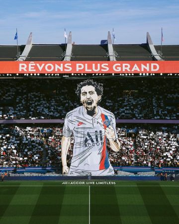 La tercera camiseta de fútbol del Paris Saint-Germain 2019/2020 en la cuenta de Instagram de @nikefootball
