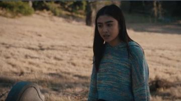 Urban Outfitters Vert/bleu de l'espace teints à capuchon recadrée chandail porté par Alex Portnoy (Brianne Tju) en Léger comme une Plume, Saison 02 Episode 15