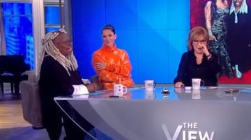 Suéter de cuello de tortuga de lana teñida de corbata de Aries usado por Abby Huntsman en The View 8 de octubre de 2019