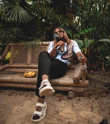 The sandal & socks Gucci worn by SCH on his account Instagram @sch