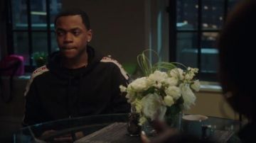 Le sweatshirt à bandes Gucci de Tariq St. Patrick (Michael Rainey Jr.) dans Power (S06E07)
