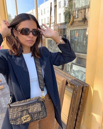 Fendi Bolso de tejido marrón usado por Emelie Hollow en la cuenta de Instagram @emitaz Notting Hill septiembre 23,2019