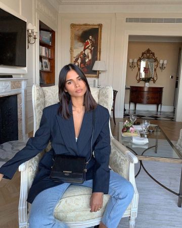 Bolso pequeño de gracia de cuero Burberry usado por Emelie Hollow en la cuenta de Instagram @emitaz The Savoy 18 de septiembre de 2019