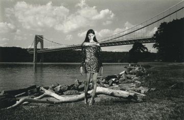 Robe épaule dénudée longue manche imprimé léopard porté par Céleste romero sur le compte Instagram de @haleywollens