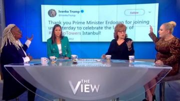 Blusa de elie tahari shree usada por Joy Behar en The View 9 de octubre de 2019