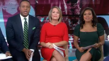 Product kendra scott gold round cutout ear­rings worn by Sheinelle Jones on Today October 9, 2019