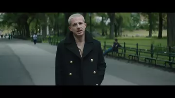The black cloak has golden buttons of Charlie Puth in the clip Charlie Puth - Cheating on You [Official Video]