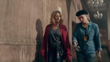 Noir laine béret chapeau porté par Betty Cooper (Lili Reinhart) à Riverdale Saison 4