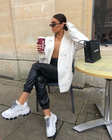 Zapatillas Prada usadas por Alicia Roddy en la cuenta de Instagram @lissyroddyy