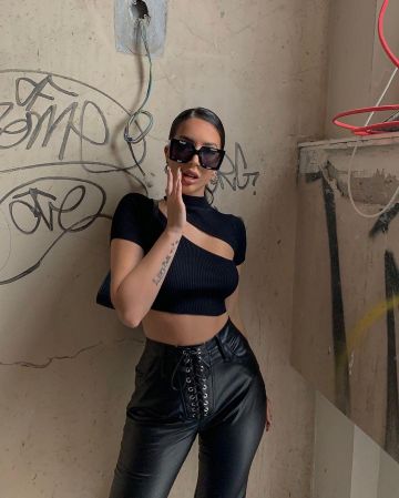 Fuck Off les Lunettes de soleil portées par Ivona Zupet sur l'Instagram account @yvzux