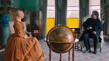 La robe orange de Betsey Trotwood (Tilda Swinton) dans The Personal History of David Copperfield