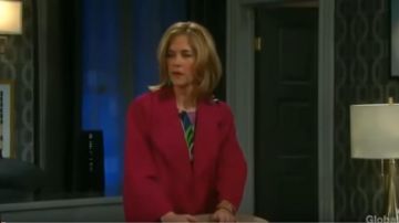 La théorie Suede Kimono Manteau porté par Eve Donovan (Kassie DePaiva) dans les Jours de Notre Vie, le 7 octobre 2019