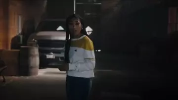 Champion UO Exclusif Colorblock long sleeve tee porté par Péri Boudreaux (Adriyan Rae) en Léger comme une Plume Saison 2 Épisode 16